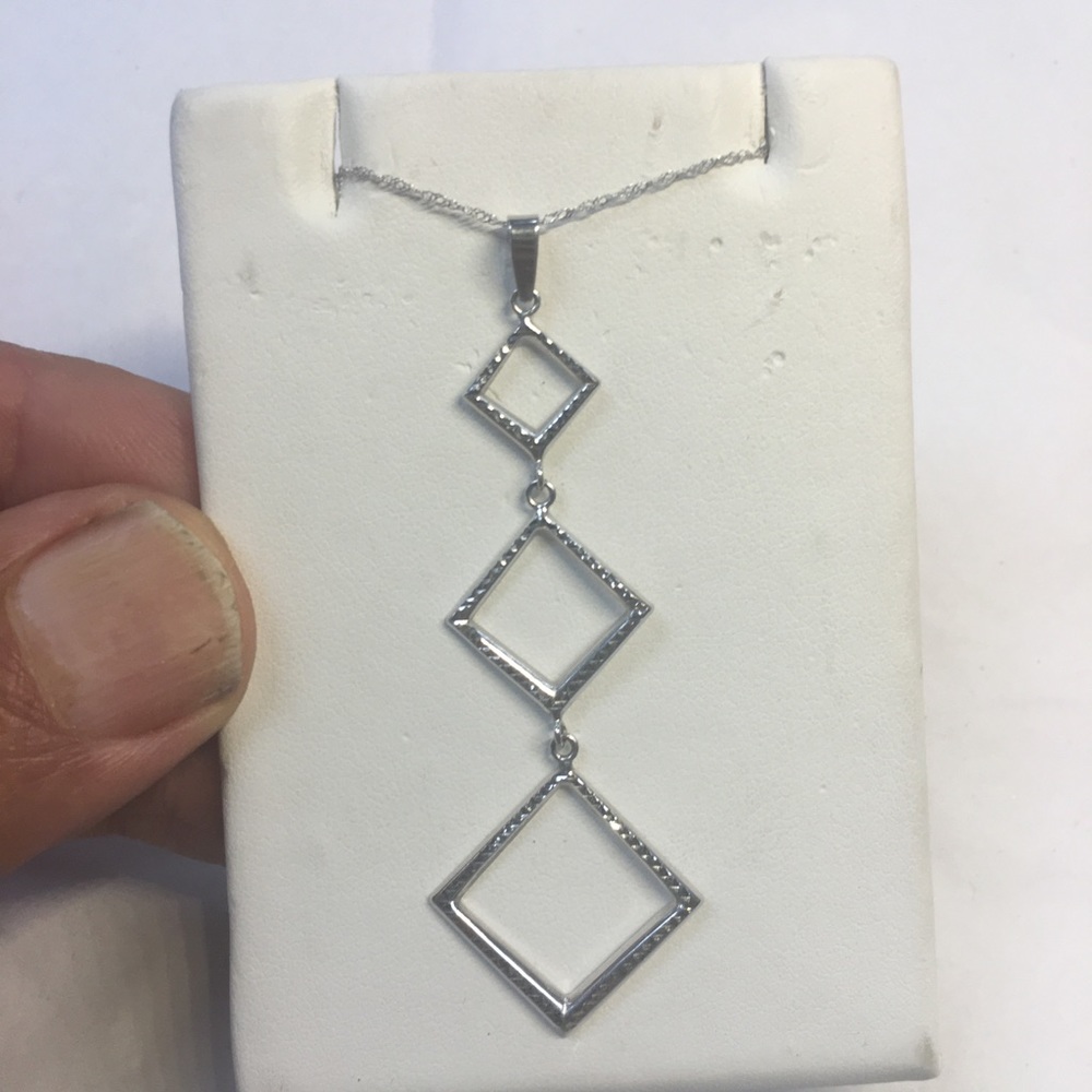 14K white gold diamond cut pendant - Picture 3 of 5